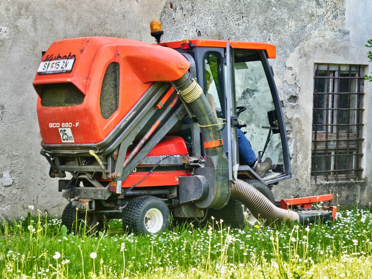 what-is-the-average-lifespan-of-a-riding-lawn-mower